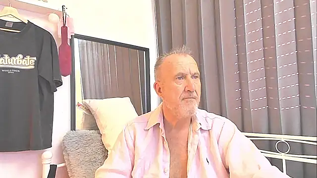 Snapshot of openminddaddy chatting on January 18, 12:36 pm openminddaddy online show from January 18, 12:36 pm