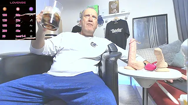 Snapshot of openminddaddy chatting on February 6, 1:38 am openminddaddy online show from February 6, 1:38 am