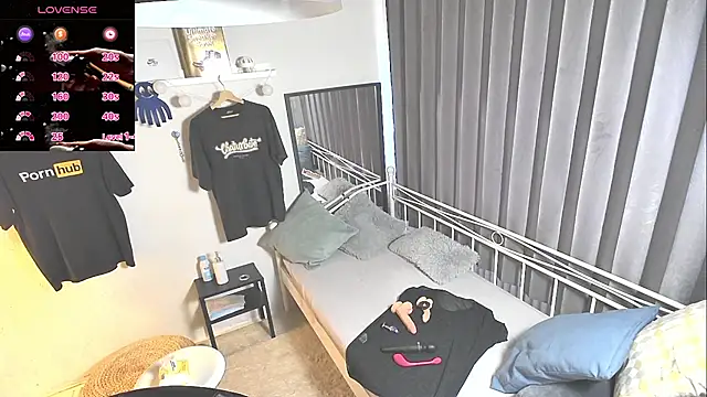 Snapshot of openminddaddy chatting on February 9, 8:22 am openminddaddy online show from February 9, 8:22 am