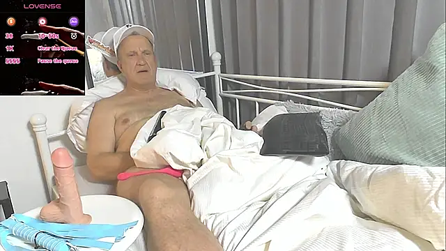 Snapshot of openminddaddy chatting on February 17, 7:31 pm openminddaddy online show from February 17, 7:31 pm