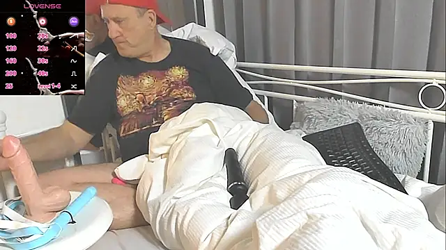 Snapshot of openminddaddy chatting on February 21, 4:07 am openminddaddy online show from February 21, 4:07 am