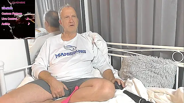 Snapshot of openminddaddy chatting on February 23, 2:29 am openminddaddy online show from February 23, 2:29 am