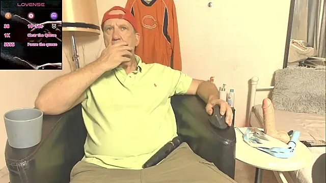 Snapshot of openminddaddy chatting on February 24, 4:05 am openminddaddy online show from February 24, 4:05 am