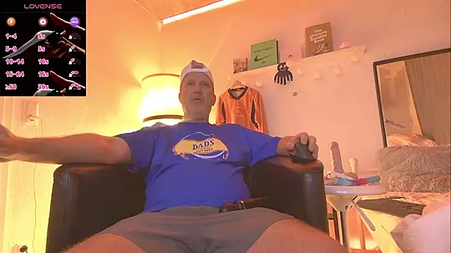 Snapshot of openminddaddy chatting on February 27, 4:20 am openminddaddy online show from February 27, 4:20 am