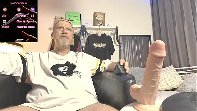 Snapshot of openminddaddy chatting on March 11, 3:37 am openminddaddy online show from March 11, 3:37 am