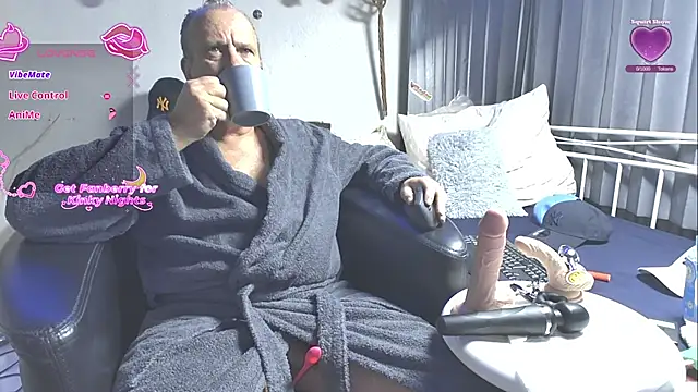 Snapshot of openminddaddy chatting on November 14, 3:38 am openminddaddy online show from November 14, 3:38 am