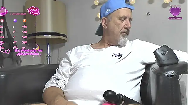 Snapshot of openminddaddy chatting on November 18, 9:41 pm openminddaddy online show from November 18, 9:41 pm