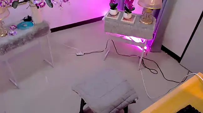 Snapshot of Asian_flabby chatting on December 20, 6:13 pm Asian flabby online show from December 20, 6:13 pm