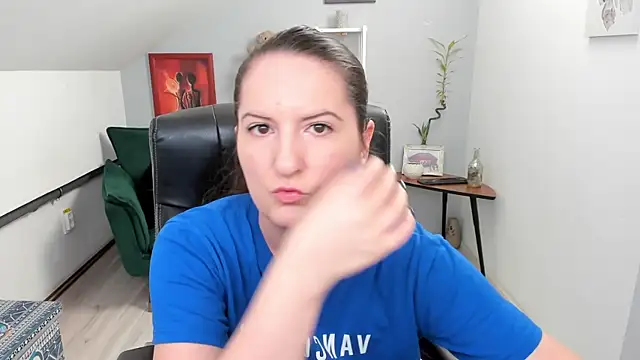 Snapshot of ChloeHottyX chatting on February 5, 11:12 am ChloeHottyX online show from February 5, 11:12 am