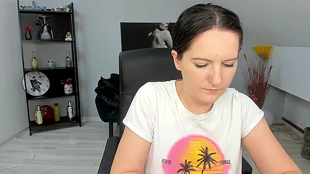 Snapshot of ChloeHottyX chatting on February 28, 10:20 am ChloeHottyX online show from February 28, 10:20 am