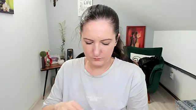 Snapshot of ChloeHottyX chatting on March 17, 11:10 am ChloeHottyX online show from March 17, 11:10 am