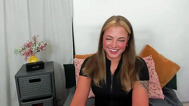 LilyBlondee online show from July 15, 5:23 am