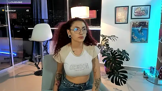 Snapshot of tastymeli chatting on December 14, 3:40 am tastymeli online show from December 14, 3:40 am