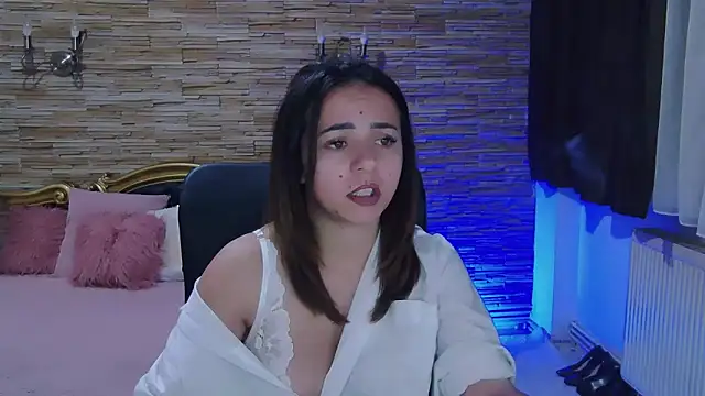 Snapshot of PlayfulElla chatting on December 6, 9:10 am PlayfulElla online show from December 6, 9:10 am