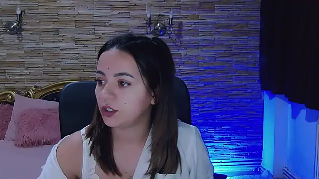 Snapshot of PlayfulElla chatting on December 6, 1:00 pm PlayfulElla online show from December 6, 1:00 pm