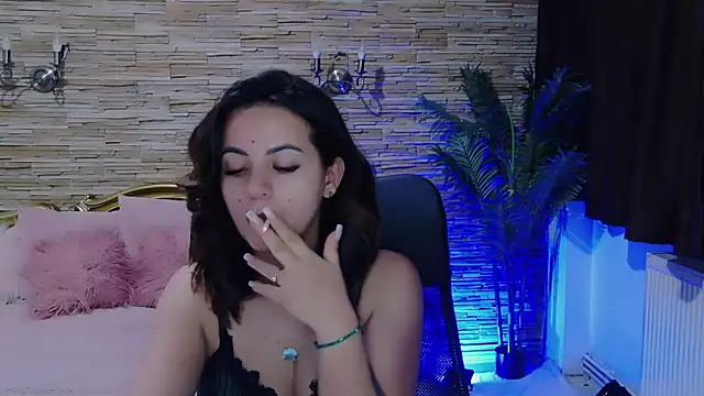 Snapshot of PlayfulElla chatting on December 16, 3:00 pm PlayfulElla online show from December 16, 3:00 pm