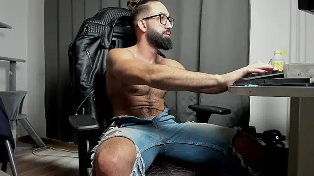 liamaesthetic online show from January 30, 7:50 am