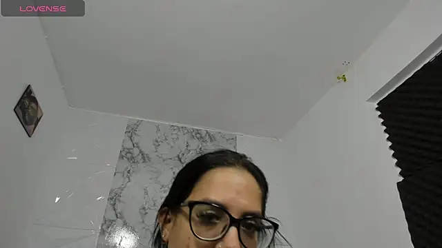 emilyconer online show from November 3, 12:13 am