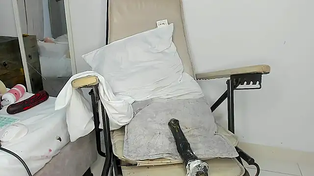 AlyssonKim online show from October 20, 8:20 pm