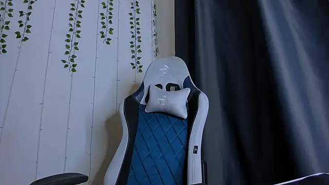 Snapshot of KarlaSim chatting on November 21, 8:51 pm KarlaSim online show from November 21, 8:51 pm