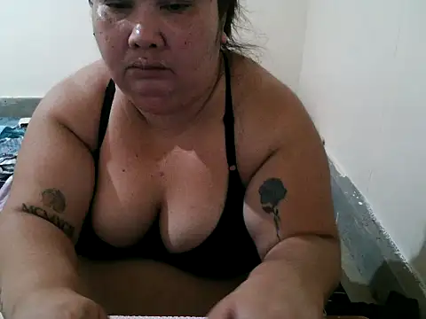 Snapshot of xxbigboootyxx chatting on May 10, 5:45 am xxbigboootyxx online show from May 10, 5:45 am