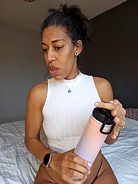 Goldenlace online show from February 11, 1:05 pm