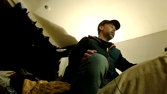 Snapshot of Wolfeman74 chatting on February 17, 5:52 pm Wolfeman74 online show from February 17, 5:52 pm