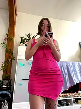 Snapshot of Daisy_Michto_Officiel chatting on December 6, 9:10 am Daisy Michto Officiel online show from December 6, 9:10 am