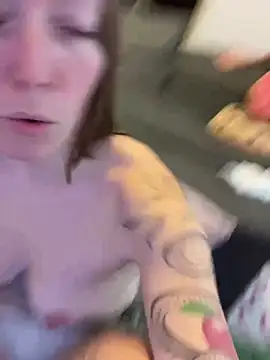 Snapshot of Daisy_Michto_Officiel chatting on December 12, 5:15 pm Daisy Michto Officiel online show from December 12, 5:15 pm