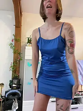 Snapshot of Daisy_Michto_Officiel chatting on December 16, 2:27 pm Daisy Michto Officiel online show from December 16, 2:27 pm