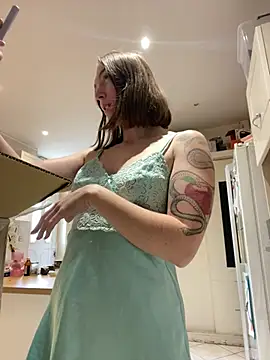 Snapshot of Daisy_Michto_Officiel chatting on February 28, 10:20 am Daisy Michto Officiel online show from February 28, 10:20 am