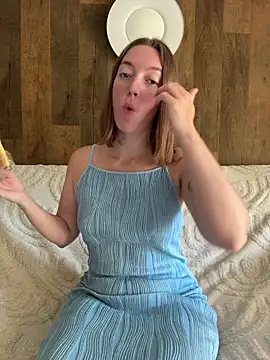 Snapshot of Daisy_Michto_Officiel chatting on August 7, 9:22 am Daisy Michto Officiel online show from August 7, 9:22 am