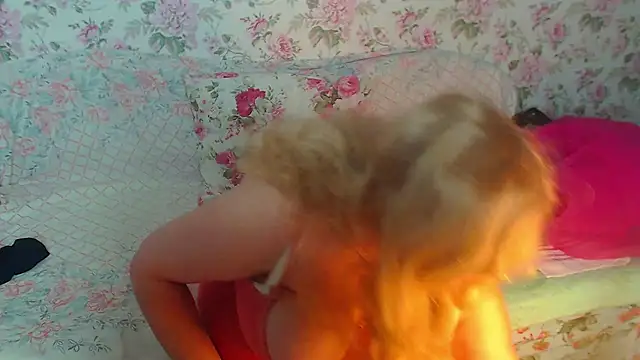 Snapshot of BustyDonnaSexyy chatting on March 1, 11:28 am BustyDonnaSexyy online show from March 1, 11:28 am