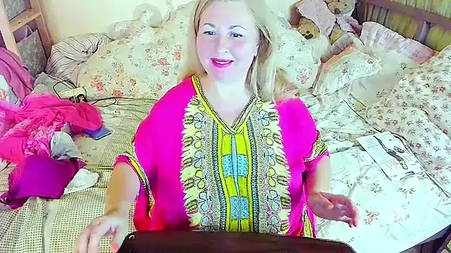 Snapshot of BustyDonnaSexyy chatting on October 14, 7:47 pm BustyDonnaSexyy online show from October 14, 7:47 pm