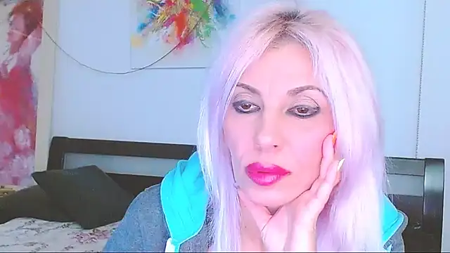 Snapshot of HoneyLara chatting on March 1, 9:04 pm HoneyLara online show from March 1, 9:04 pm