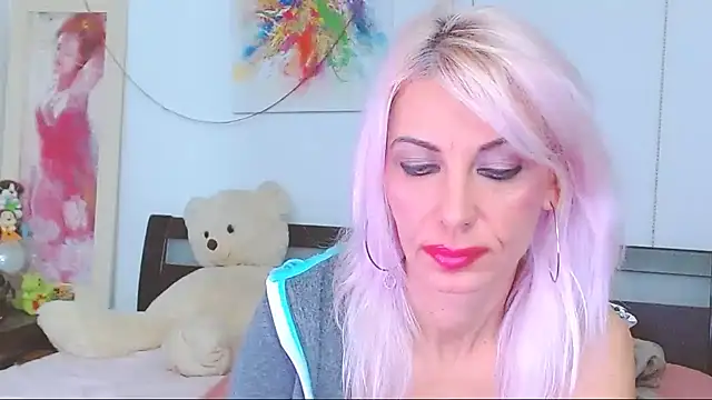 Snapshot of HoneyLara chatting on October 24, 8:38 pm HoneyLara online show from October 24, 8:38 pm