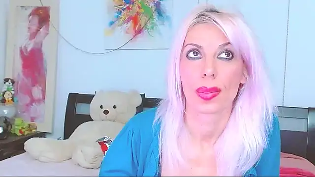 Snapshot of HoneyLara chatting on October 28, 10:23 pm HoneyLara online show from October 28, 10:23 pm