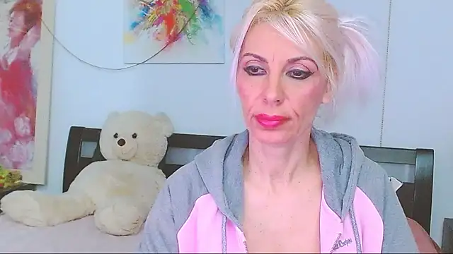 Snapshot of HoneyLara chatting on November 19, 8:09 pm HoneyLara online show from November 19, 8:09 pm