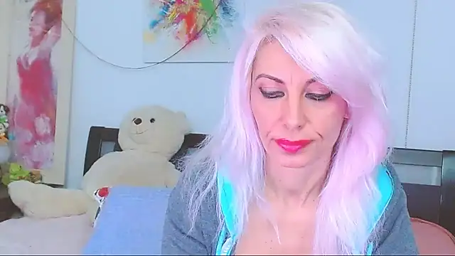 Snapshot of HoneyLara chatting on November 29, 8:12 pm HoneyLara online show from November 29, 8:12 pm