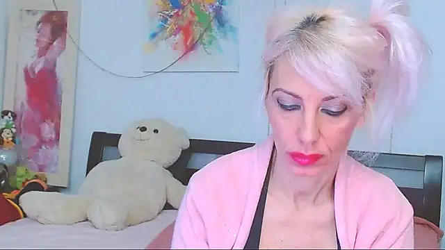 Snapshot of HoneyLara chatting on December 13, 9:20 pm HoneyLara online show from December 13, 9:20 pm