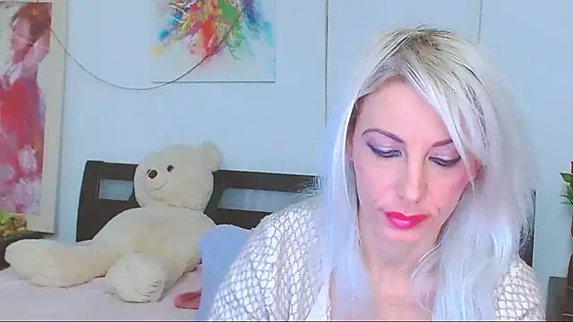 HoneyLara online show from January 9, 12:02 am