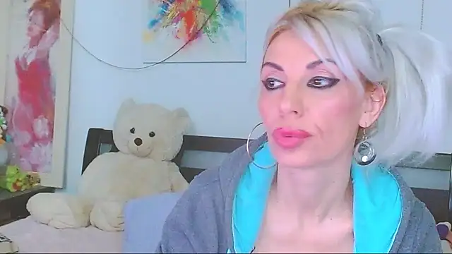 HoneyLara online show from March 6, 8:16 pm