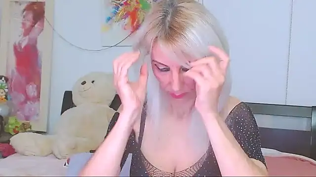 HoneyLara online show from April 22, 7:37 pm