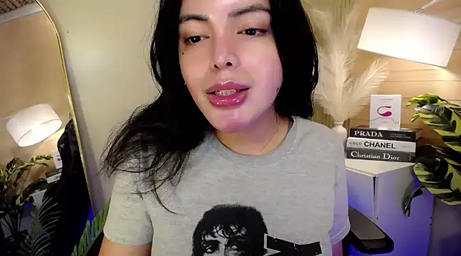 HotstuffCherrySummer online show from December 30, 11:15 am