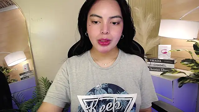 HotstuffCherrySummer online show from January 16, 6:25 am