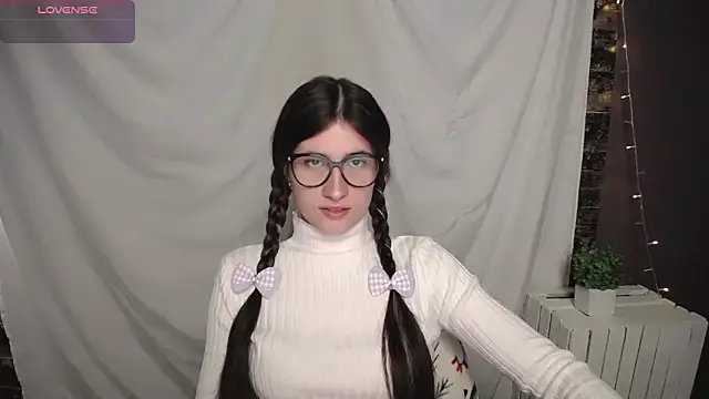 MaryEm976 online show from December 5, 7:05 am