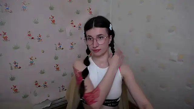 Snapshot of MaryEm976 chatting on April 28, 5:45 am MaryEm976 online show from April 28, 5:45 am
