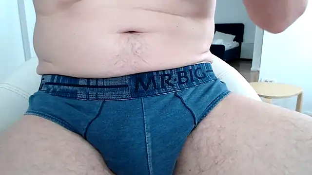 Snapshot of Mrprecum chatting on June 3, 2:33 pm Mrprecum online show from June 3, 2:33 pm
