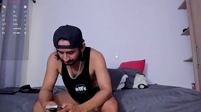 Snapshot of Cloudy_pigDude chatting on February 24, 1:21 pm Cloudy pigDude online show from February 24, 1:21 pm