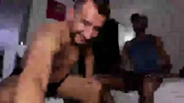 Cloudy pigDude online show from April 19, 3:39 am